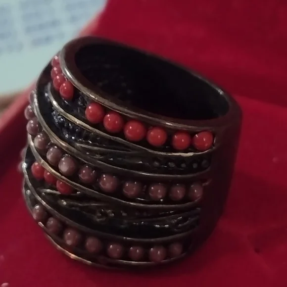 Elegant Red Beaded Ring - Picture 2 of 10